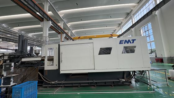 Un bon prix. Machine de moulage à haute performance MG-650T 84 mm, diamètre de vis 120 MPa, pression d'injection en ligne