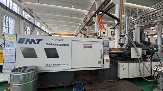 Un bon prix. Machine de coulée sous pression en alliage de magnésium flexible de 3000 kN pour petites pièces de précision et grands composants structurels en ligne
